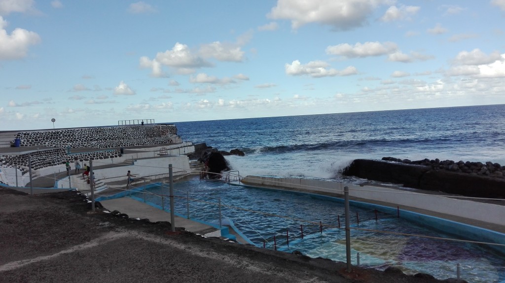 Pool with natural seawater