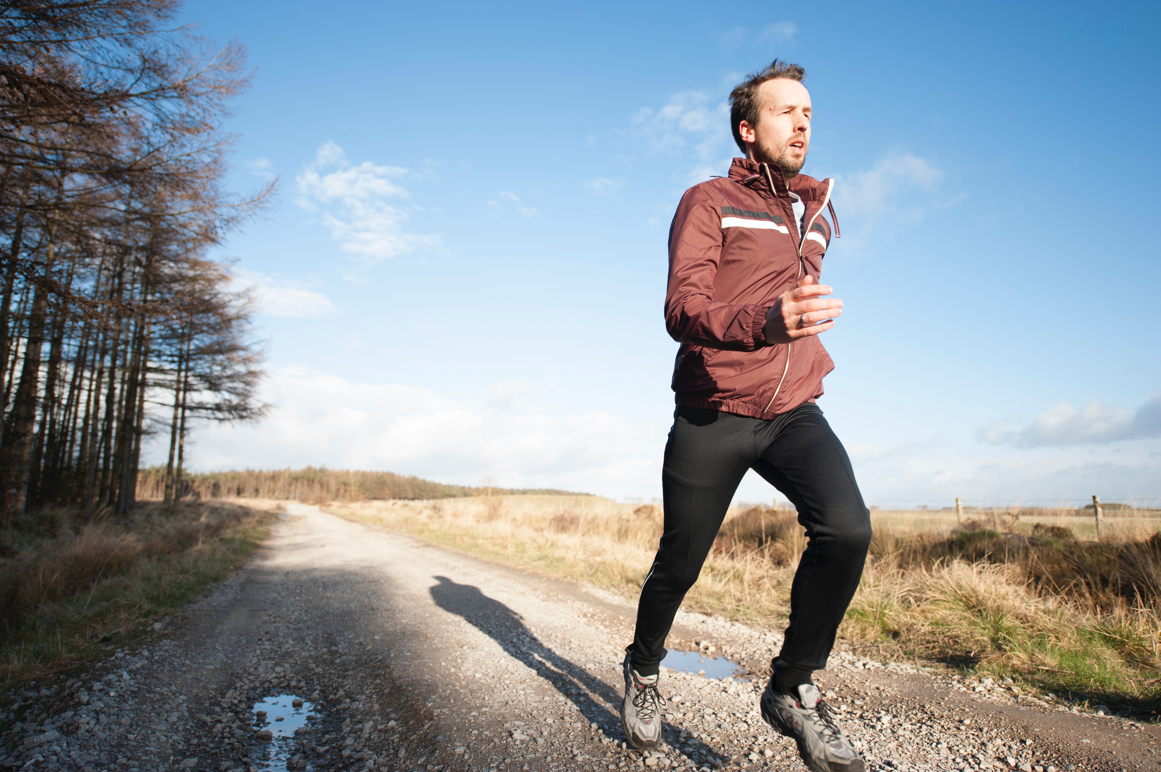 men trail running