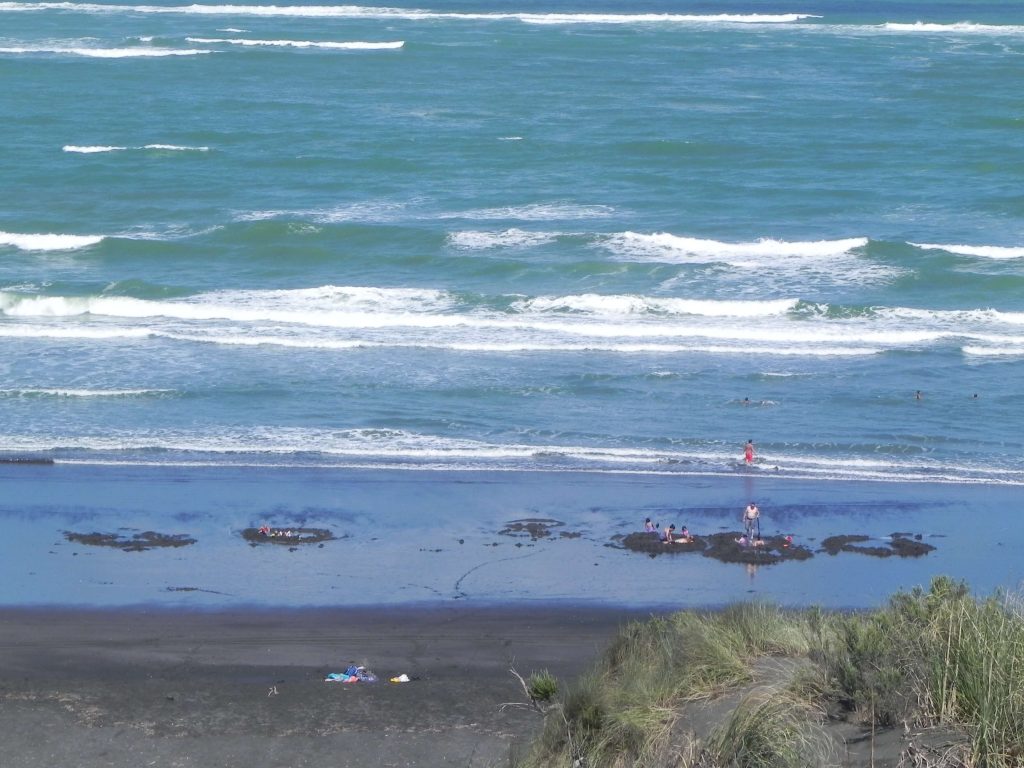 Kawhia hot water beach