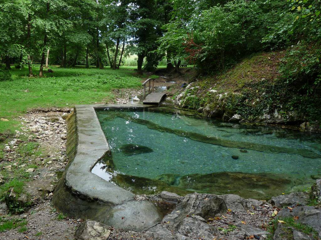 Klevevž natural thermal water pool